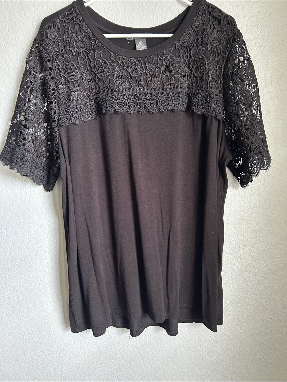 Adrianna Papell Black Lace Yoke Short Sleeve Top